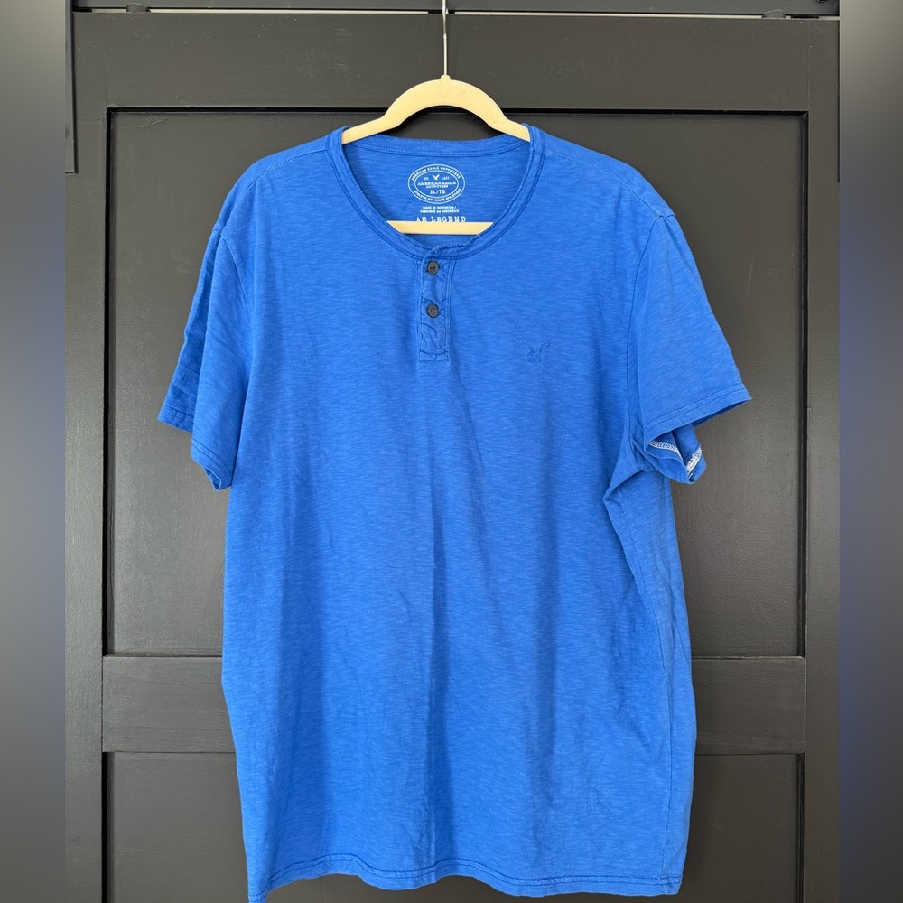 AE men’s Henley size XL